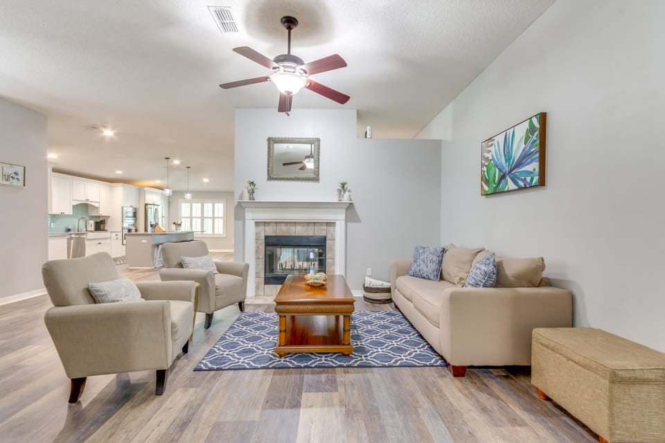 Spacious Home w/ Sunroom, 15 Mi to Pensacola! House in Alabama
