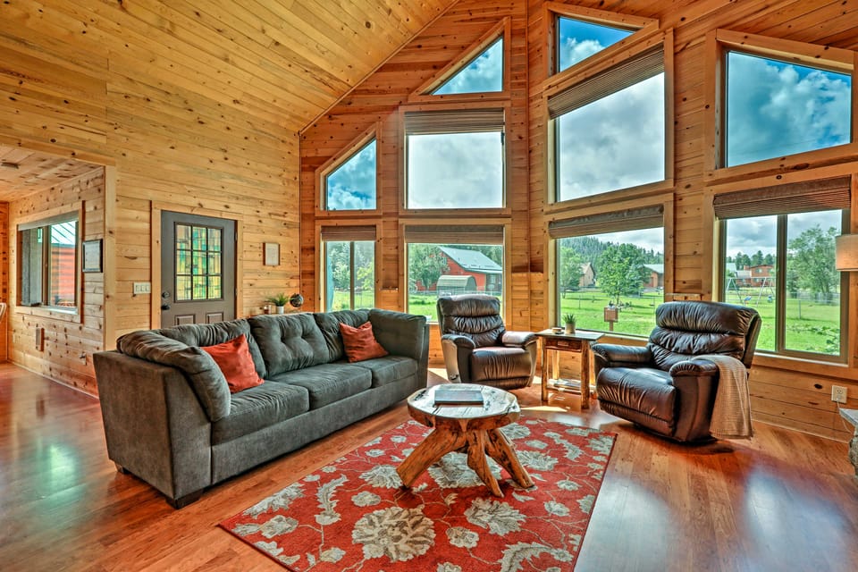 9 Mi to Rainbow Lake: Mtn Getaway w/ BBQ! House in Arizona