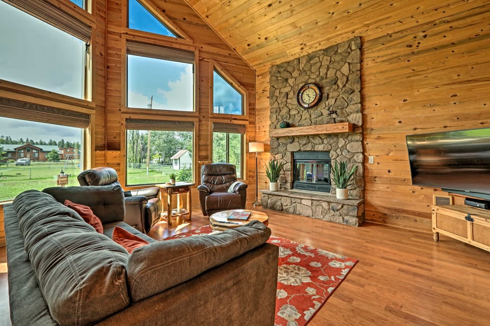 9 Mi to Rainbow Lake: Mtn Getaway w/ BBQ! House in Arizona