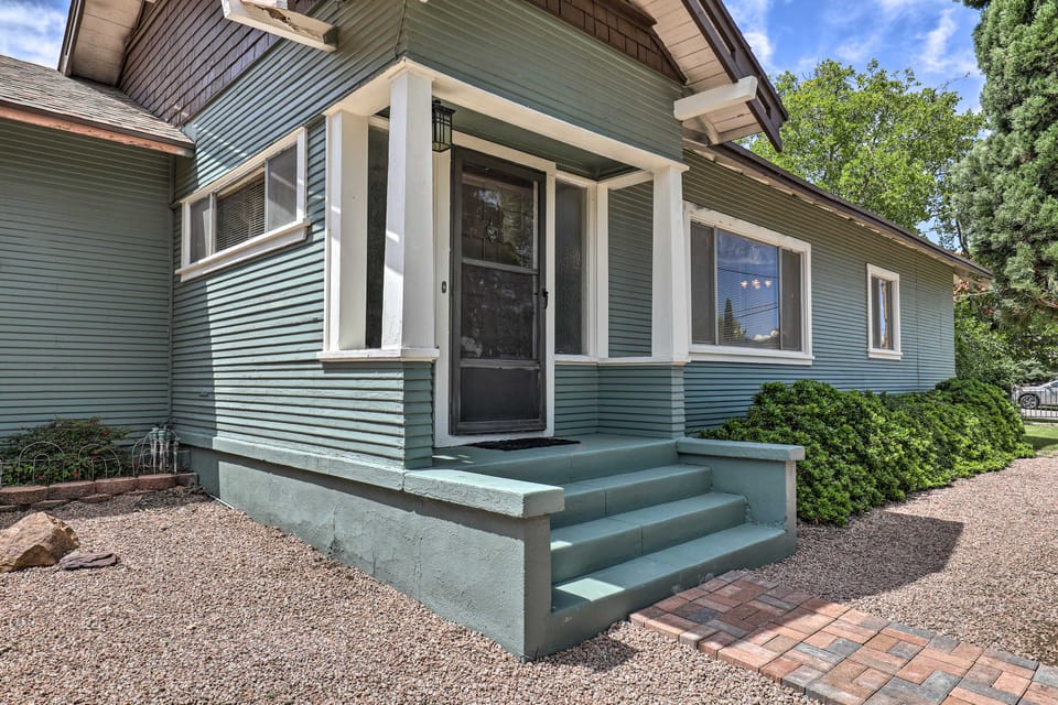 Lots of Parking & Only 2 Steps Into the Back Door! House in Bisbee