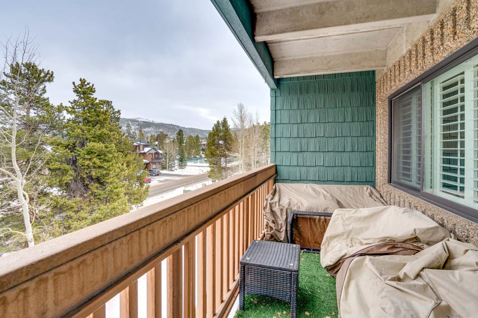 Walk to Main St! Condo w/ Hot Tub & Pool in Frisco Apartment in Frisco