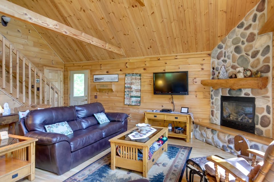 Lakefront Hazelhurst Cabin: Dock & Pool Table House in Wisconsin