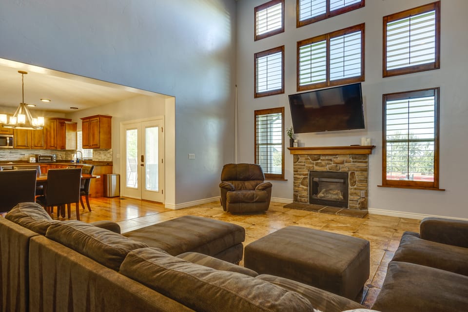 Game Room + Home Office: Spacious Kaysville Escape House in Utah