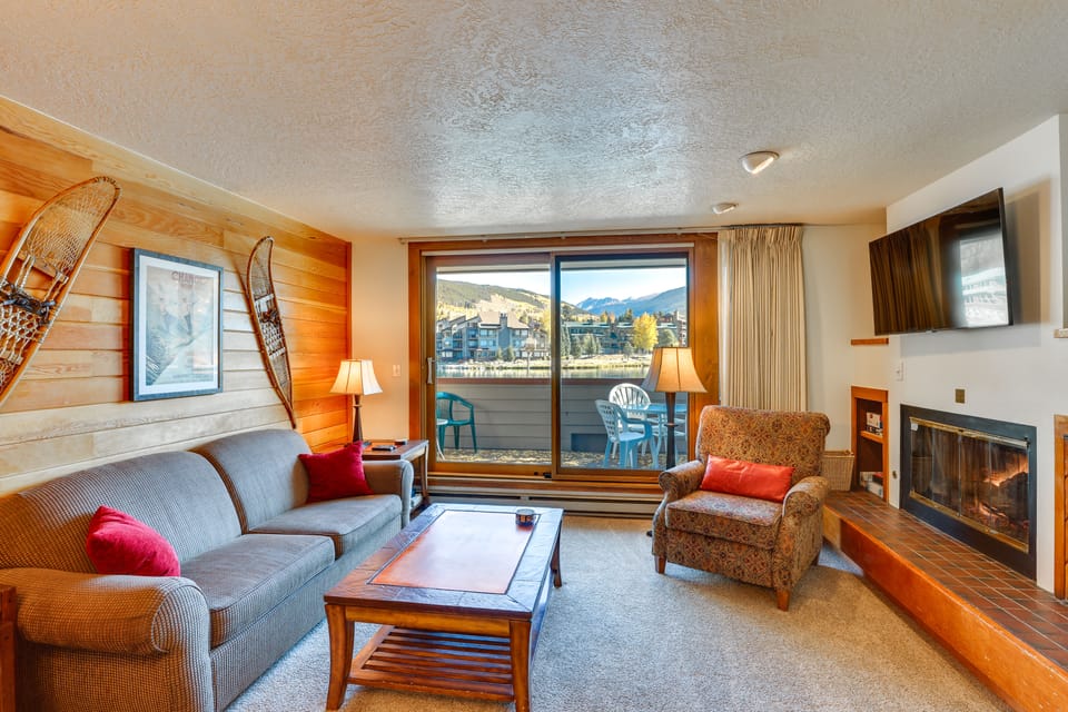 1 Mi to Keystone Ski Lift: Lakefront 4-Season Gem Apartment in Keystone