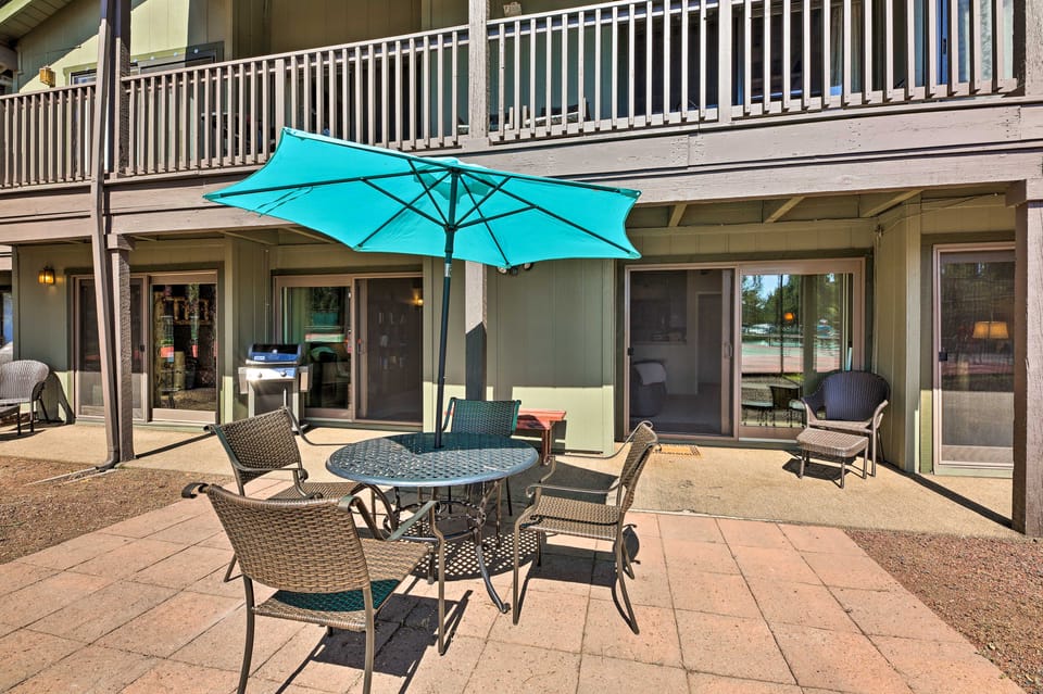 Patio & Fireplace: Country Club Pinetop Condo! Apartment in Arizona