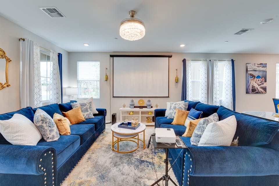 Henderson Family Getaway! Modern Townhome w/ Patio Apartment in Henderson