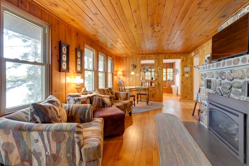 Cozy Lakefront Cabin w/ Indoor Gas Fireplace! House in Wisconsin