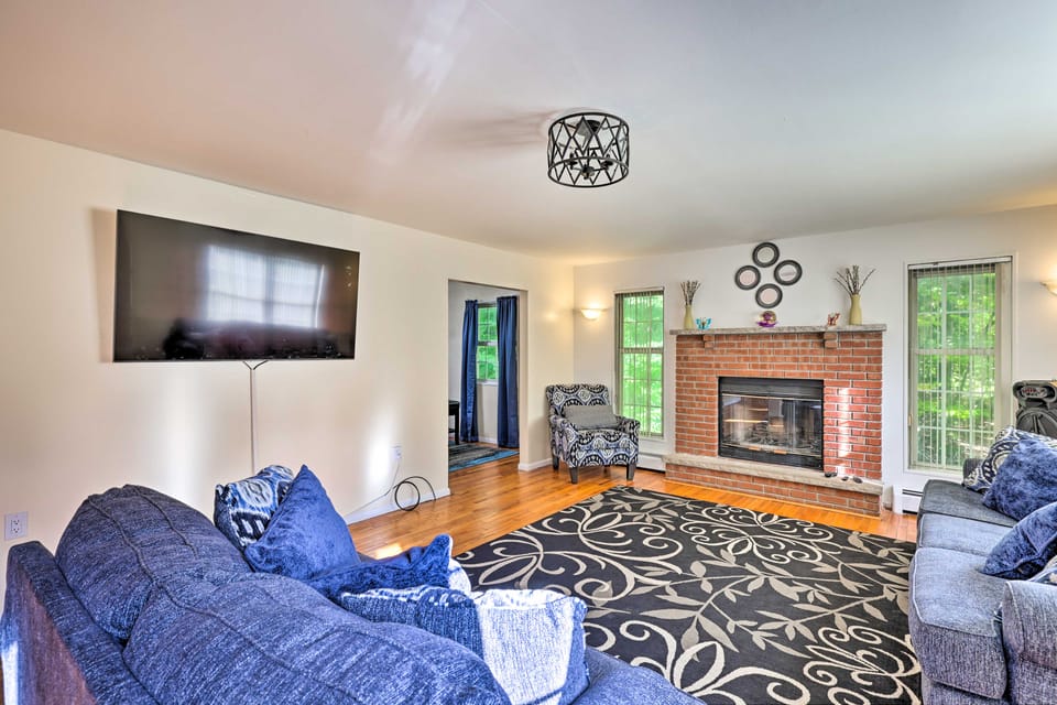 Deck & Backyard: Tobyhanna Family Home House in Coolbaugh Township