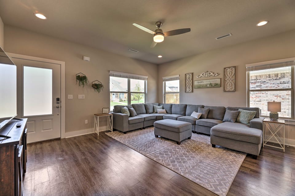 Fayetteville House: Pool Access & Gas Grill! House in Fayetteville