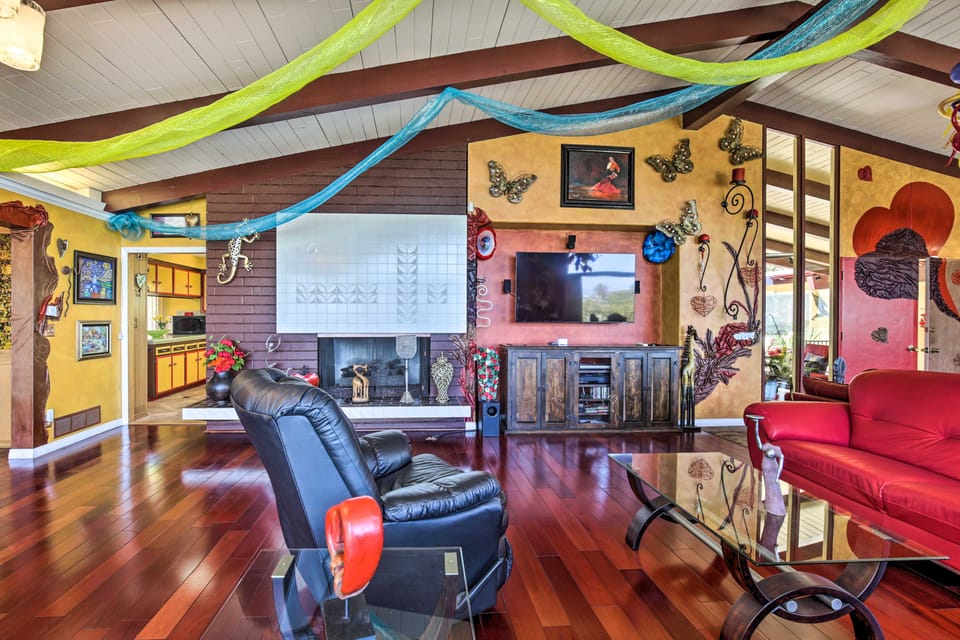 Colorful El Cajon Gem: Deck, Garden & Valley Views House in Casa De Oro-Mount