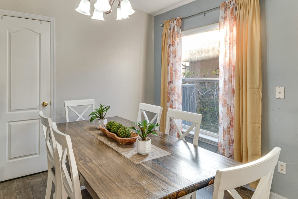 9 Mi to WDW: ‘Sandy Ridge’ Retreat w/ Heated Pool House in Loughman