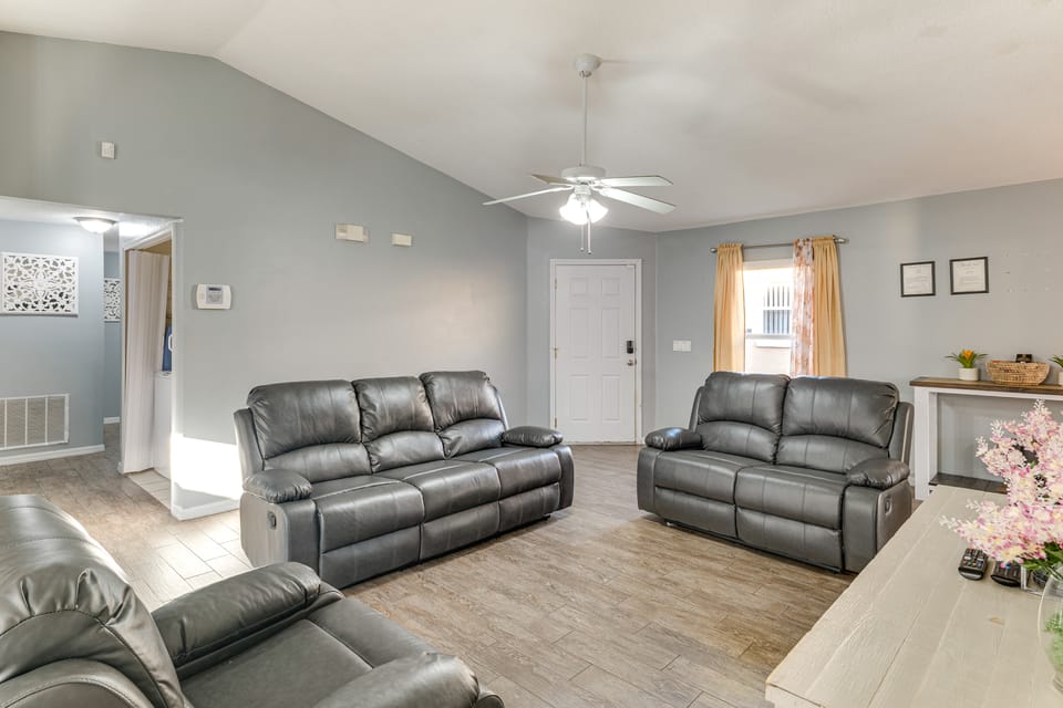 9 Mi to WDW: ‘Sandy Ridge’ Retreat w/ Heated Pool House in Loughman