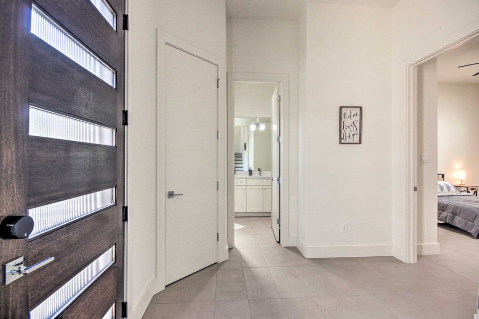 3-Story Home Near NRG Stadium, Museums & Nightlife House in Houston