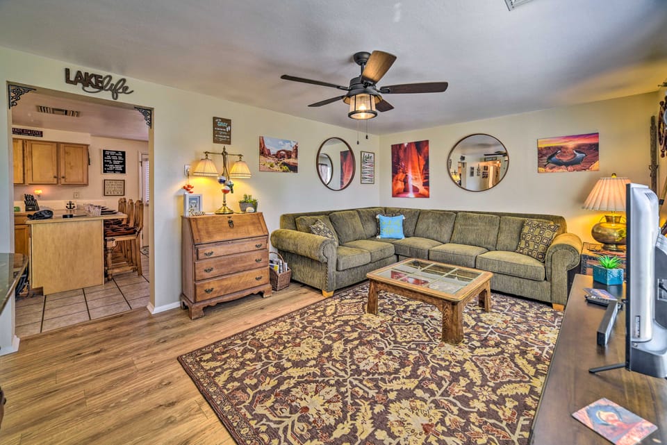 1 Mi to Canyon Tours: Vibrant Page Paradise! House in Page
