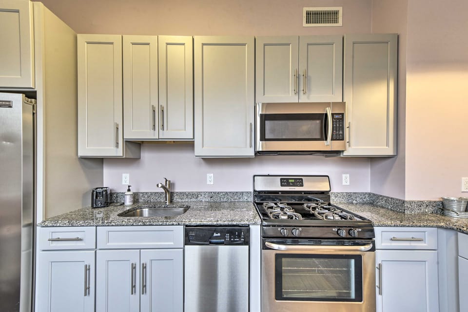 Boston Apartment < 10 Mi to Top Universities Apartment in Revere