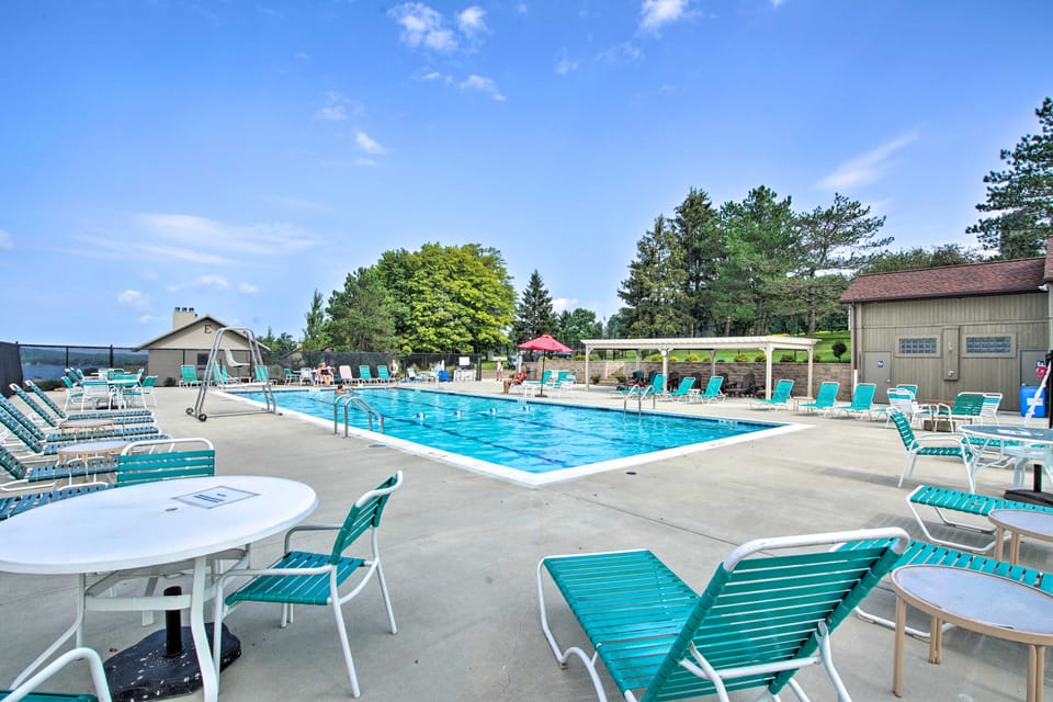 Lakefront Dewittville Condo with Private Deck! Apartment in Lake Erie