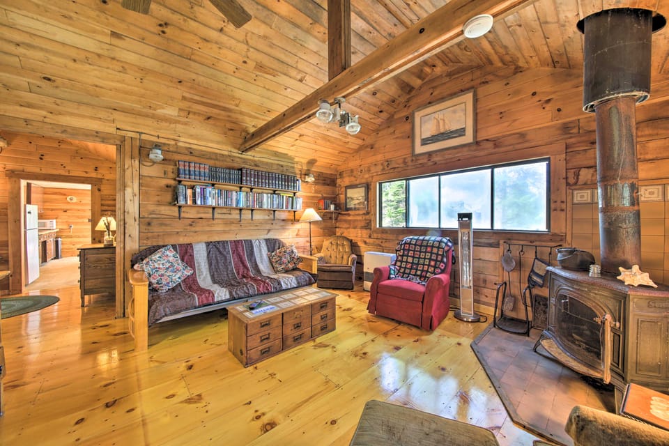 Cozy Cottage on Cat Cove w/ Wraparound Deck! Cottage in Stonington