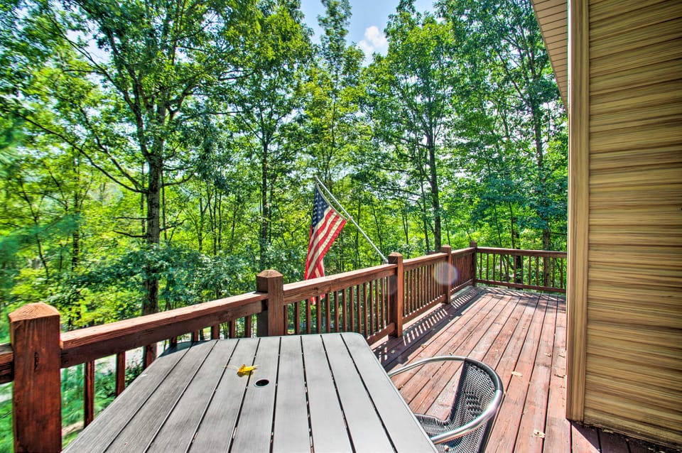 Family Getaway < 2 Mi to Massanutten Ski Lodge! House in Massanutten