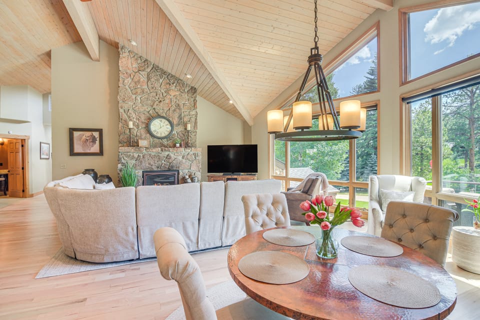 Stunning Mtn Views, Private Stream: Evergreen Gem! House in Colorado