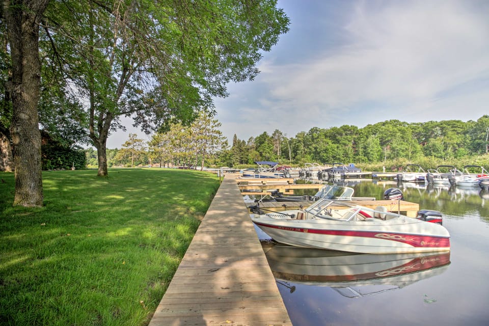 Walk to Gull Lake! Spacious Family Home w/ Deck Apartment in Lake Shore