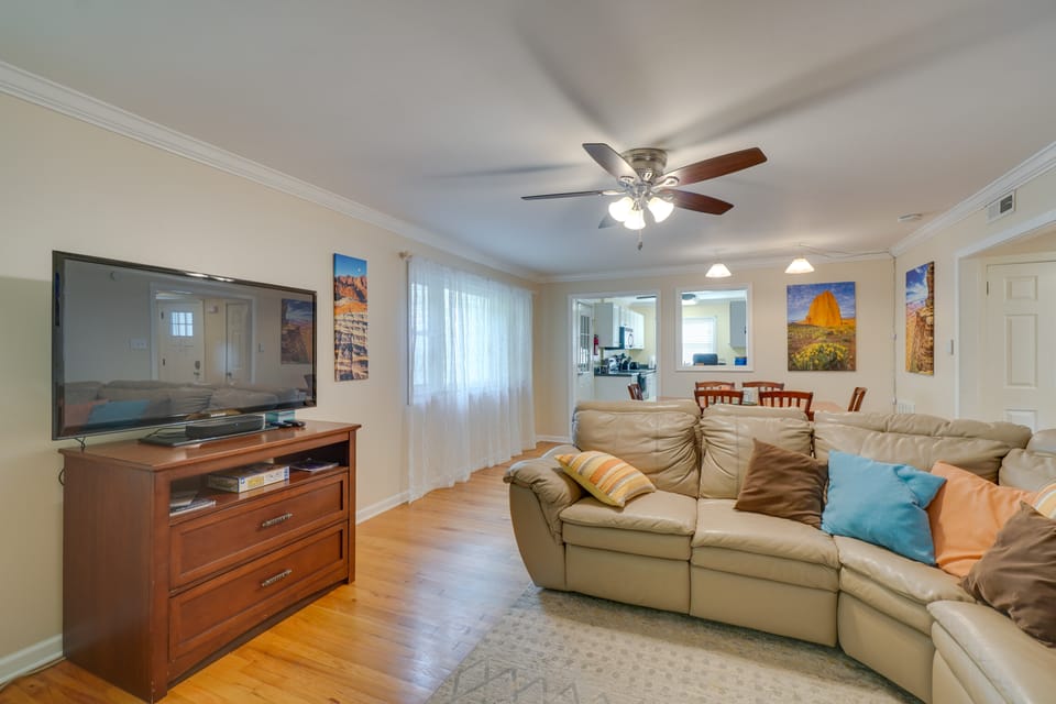 Oak Ridge Retreat w/ Porch < 1 Mi to Downtown House in Oak Ridge