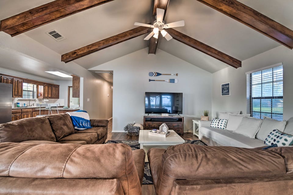 Lakefront Home < 3 Miles to Historic Granbury! House in Granbury
