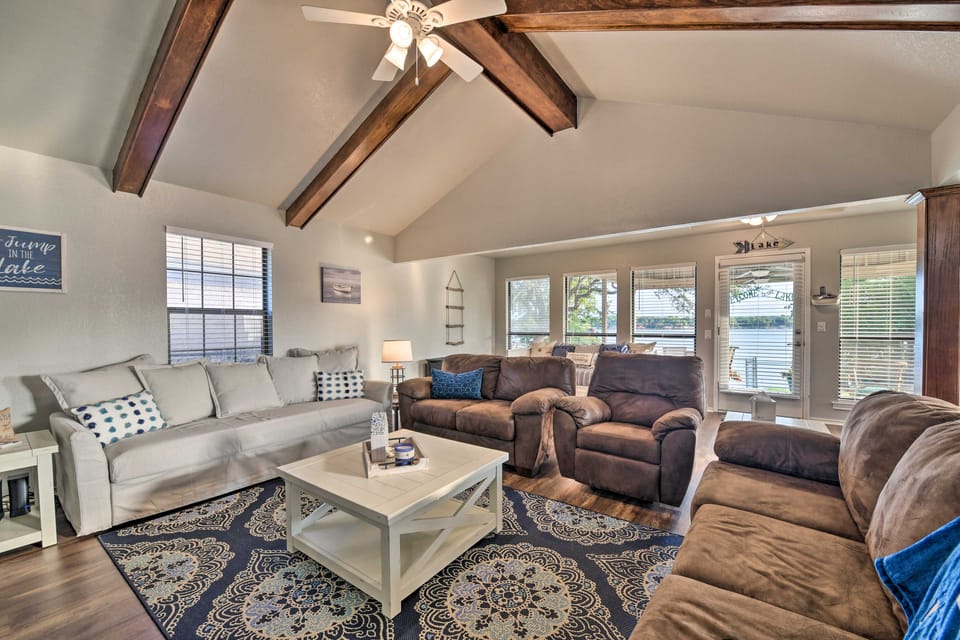Lakefront Home < 3 Miles to Historic Granbury! House in Granbury