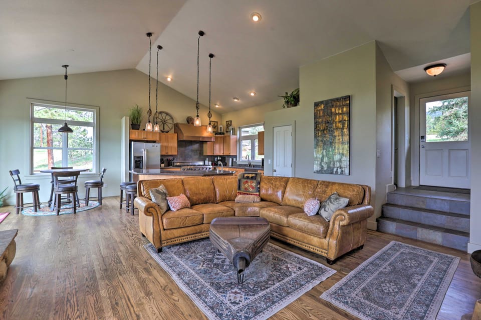 On-Site Hiking Access: Mtn-View Conifer Cabin House in Park County