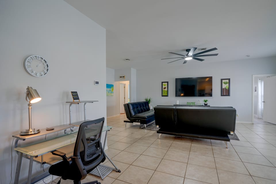 Affordable 3BR Home w/ Private Saltwater Pool House in Cape Coral