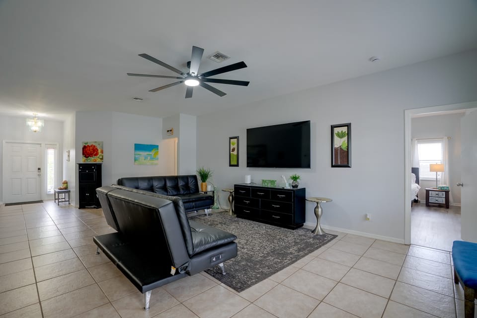 Affordable 3BR Home w/ Private Saltwater Pool House in Cape Coral