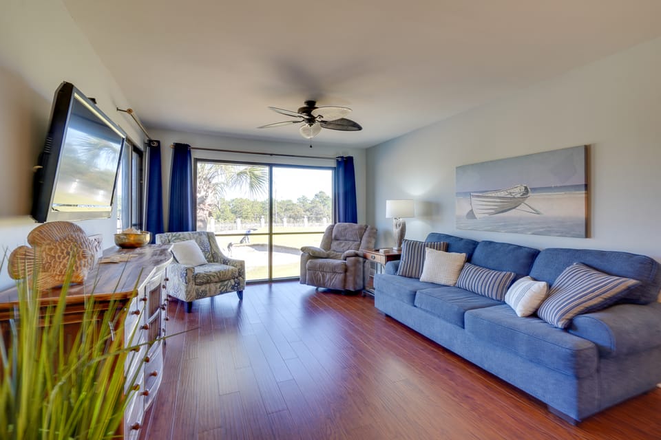 Nautical Edgewater Resort Condo - Walk to Beaches! Apartment in Panama City Beach