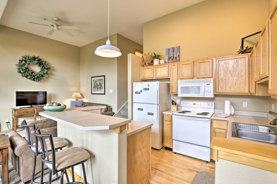 Silverthorne Gem w/ Community Perks: 11 Mi to Ski! Apartment in Wildernest