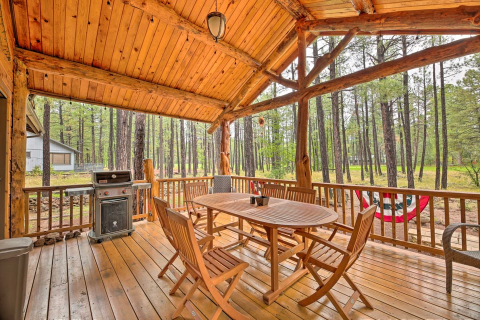 Wooded Yard, Gas Grill: Lush Pinetop Retreat House in Arizona