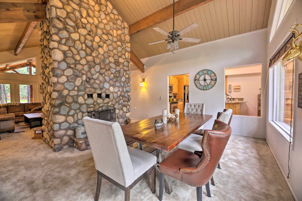 Wooded Yard, Gas Grill: Lush Pinetop Retreat House in Arizona