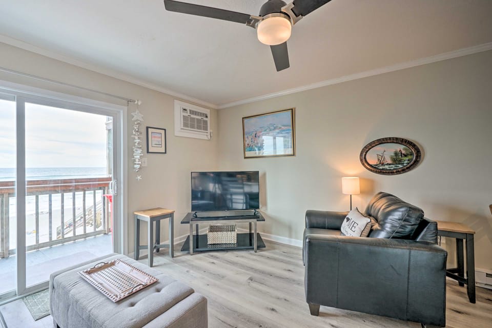 Chic Oceanfront North Topsail Beach Condo w/ Deck Apartment in North Topsail Beach