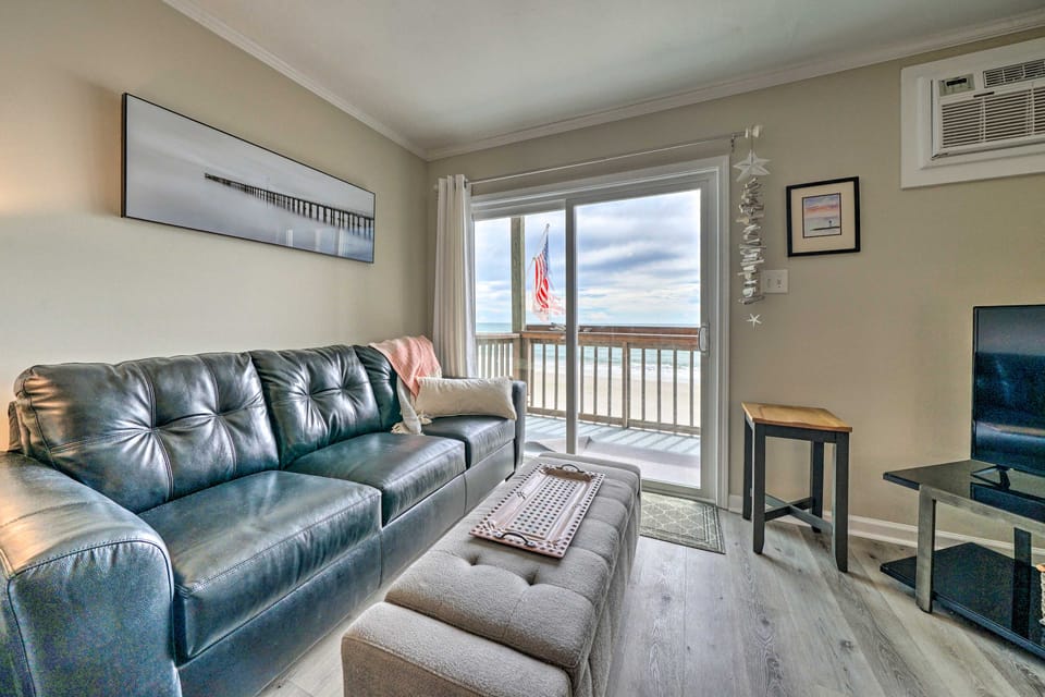 Chic Oceanfront North Topsail Beach Condo w/ Deck Apartment in North Topsail Beach