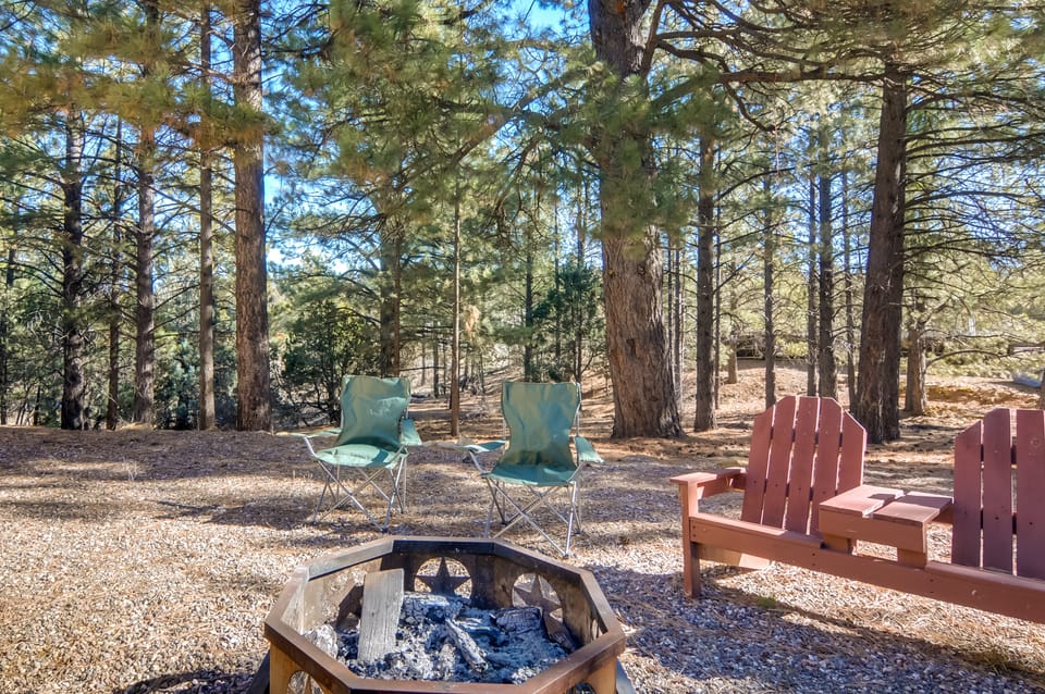 Alton Nat'l Park Adventure Base w/ Shared Hot Tub Apartment in Utah
