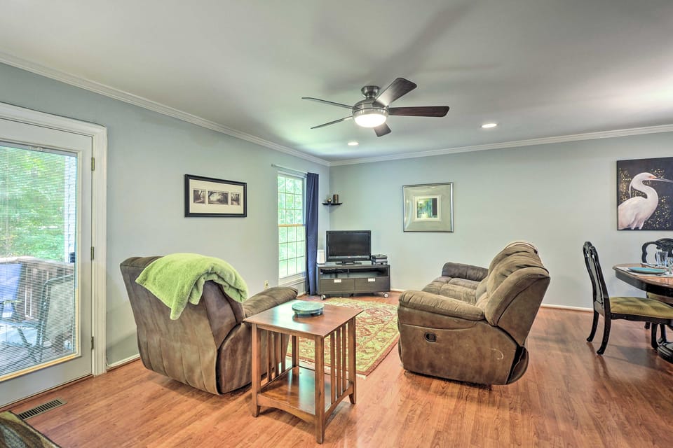 Burke Family Home w/ Deck & Easy City Access! Apartment in Maryland
