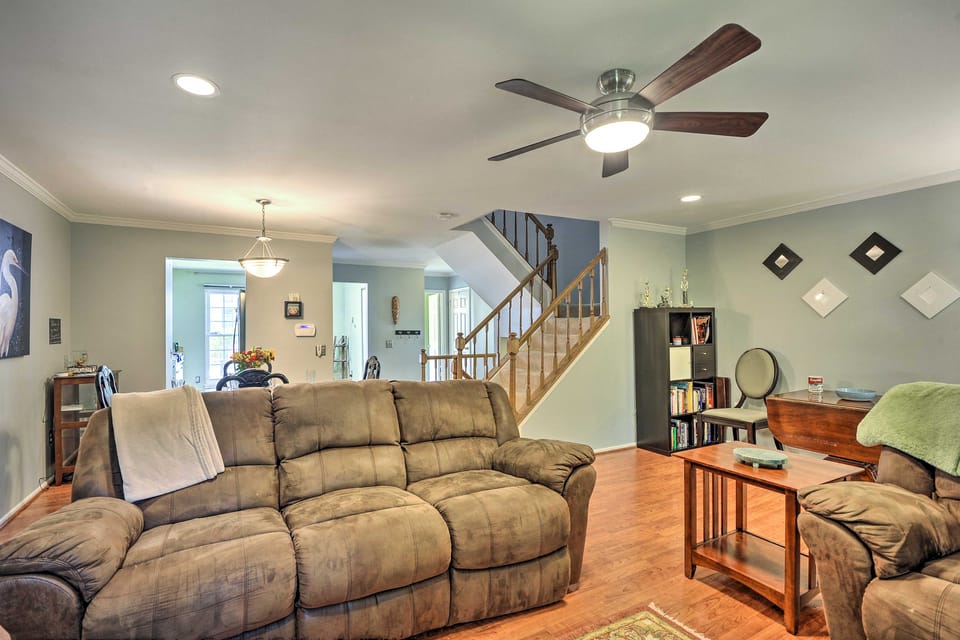 Burke Family Home w/ Deck & Easy City Access! Apartment in Maryland