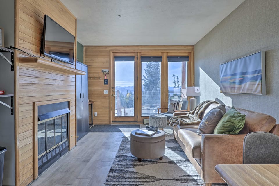 Pool, Hot Tub & Ski Shuttle! Silverthorne Condo Apartment in Wildernest