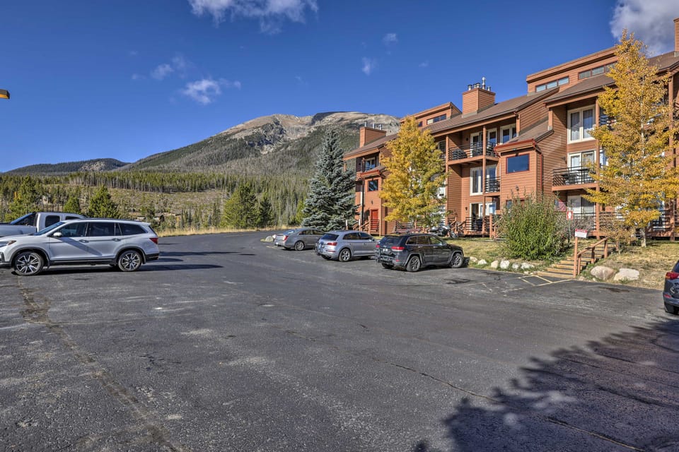 Pool, Hot Tub & Ski Shuttle! Silverthorne Condo Apartment in Wildernest