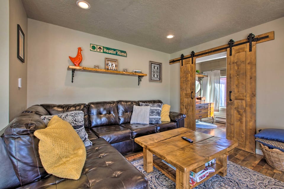 Modern Mountain Retreat w/ Views: Ski, Golf & Hike Apartment in Angel Fire