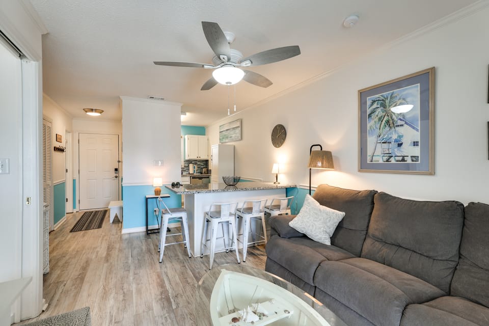 Across the Street From Ocean: Surfside Beach Condo Apartment in Surfside Beach