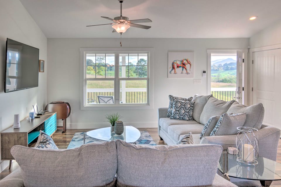 Unique Blue Ridge Haven, 12 Mi to Asheville! House in Buncombe County