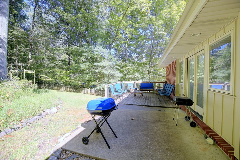 Easy Hiking & Sightseeing! Kingsport Home w/ Deck House in Kingsport