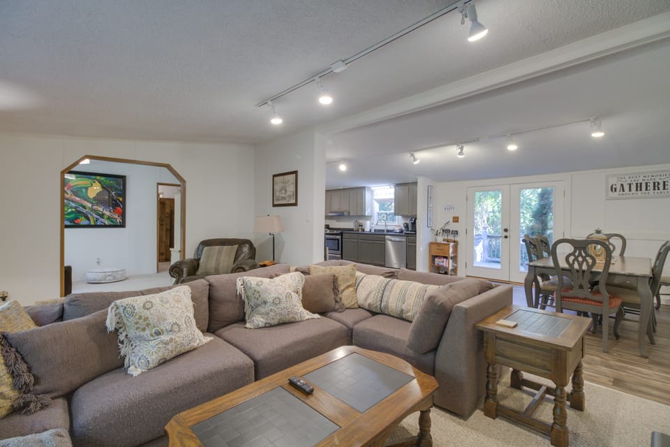 Spacious Home: 10 Miles to Wintergreen Resort! House in Nellysford