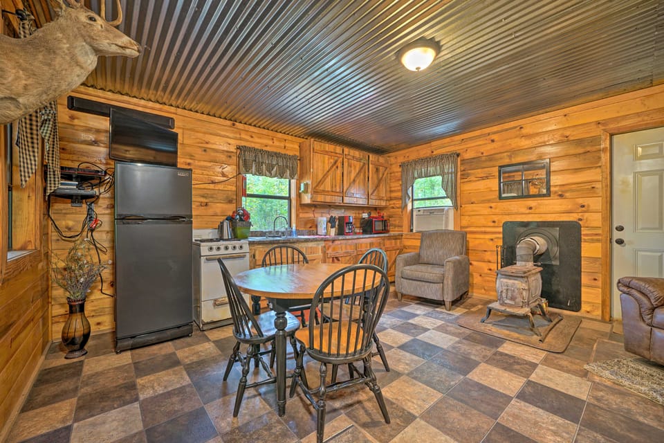 Wright City Cabin w/  Fire Pit + Forest Views! House in Oklahoma