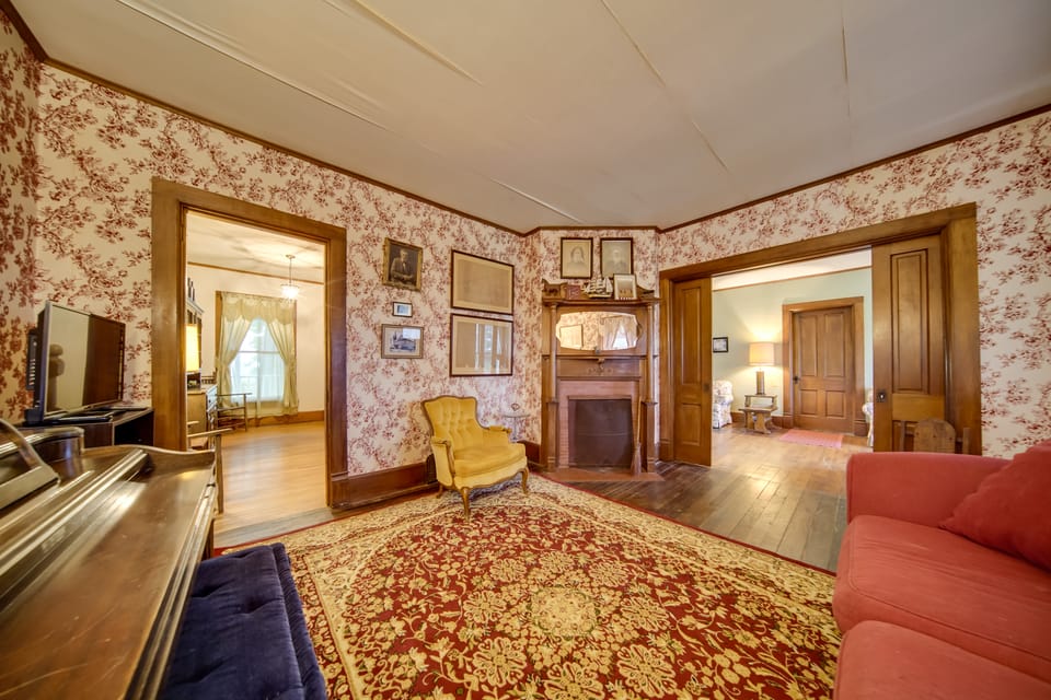 Historic Victorian Farmhouse w/ Porch & Views! House in Allegheny River