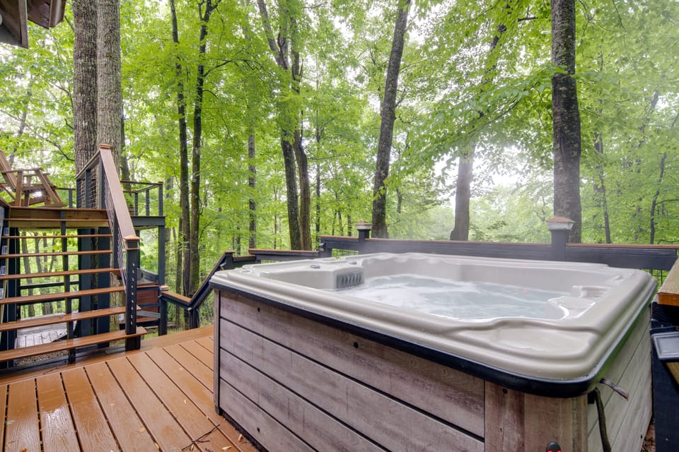 Sapphire Valley Cabin w/ Private Mountain Views! House in Tennessee