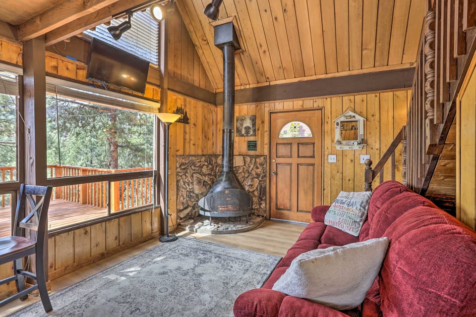 Quiet Big Bear City Cabin w/ Loft: 5 Mi to Village House in Southern California